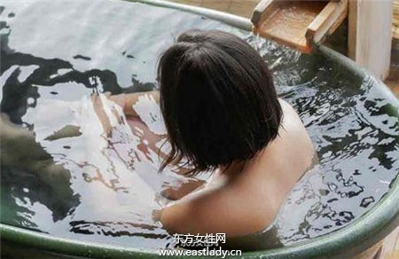 冬季泡澡水温太高容易造成女性私密处搔痒