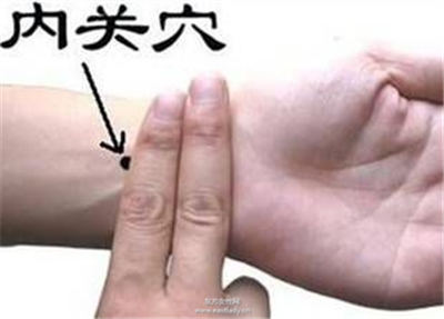 中医按摩养胃 胃胀气轻松去除