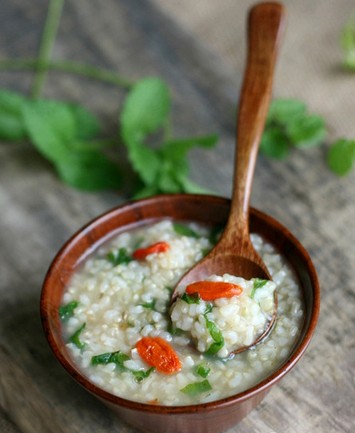 夏季养生 老人饮食吃粗粮最滋补