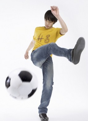 踢足球的好处 男人踢足球不可不知的好处