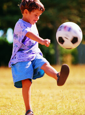 踢足球的好处 小孩踢足球有什么好处