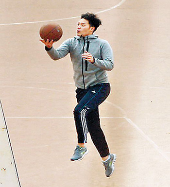 三步上篮步骤  三步上篮要注意什么