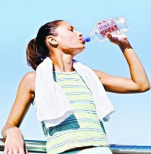 羽毛球教程 羽毛球运动饮水也是一门学问