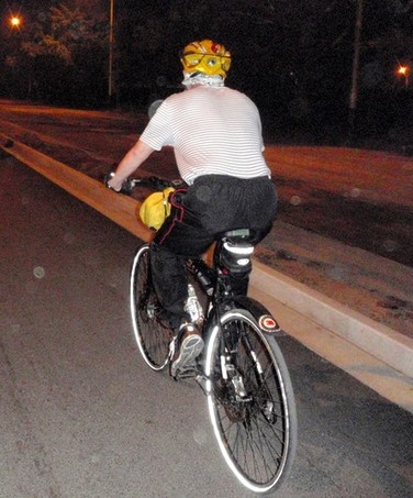 骑自行车 夜间骑自行车需注意哪些