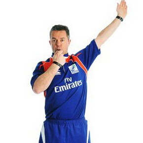 裁判手势代表什么 橄榄球裁判手势讲解