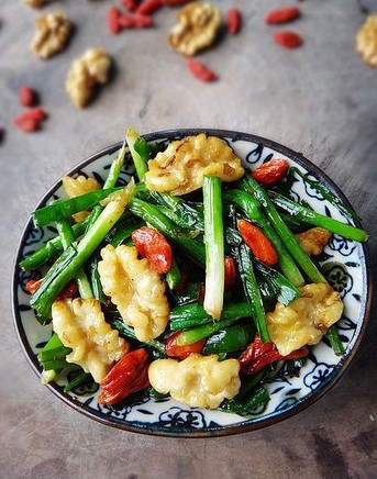 怎样白发变黑发 白发食疗方让你白发转黑发