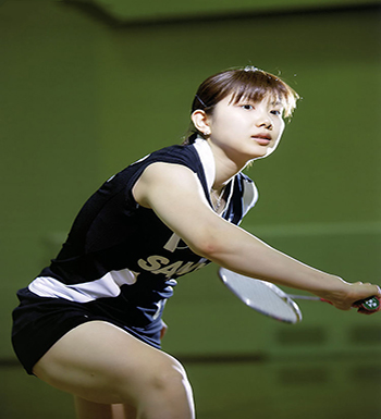 女性打羽毛球有哪些好处  初学者的技巧