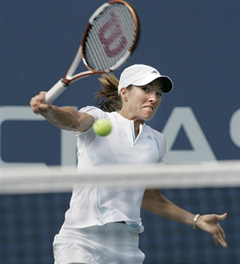 打网球的错误动作  会造成肌肉拉伤的后果