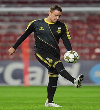 足球颠球有什么技巧及注意事项