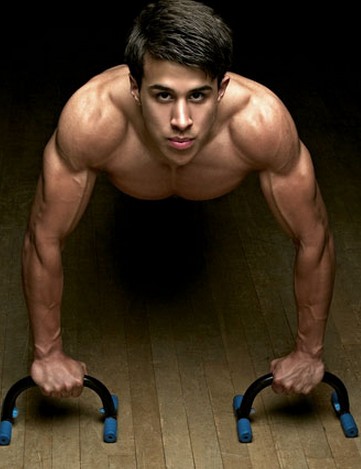 俯卧撑的好处 俯卧撑来助你完美胸肌