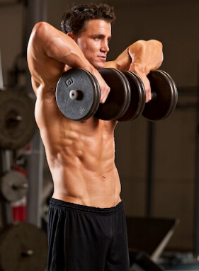 三角肌怎么练 男性朋友怎样锻炼三角肌