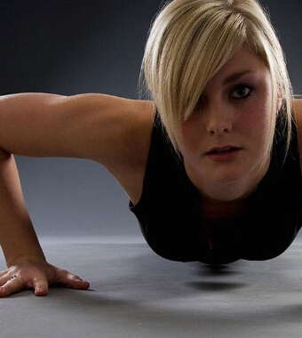 俯卧撑的正确做法 女生做俯卧撑的好处