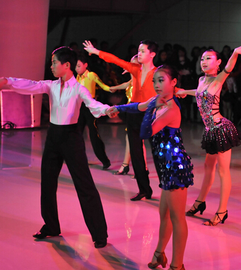 学拉丁舞 拉丁舞实用化妆技巧