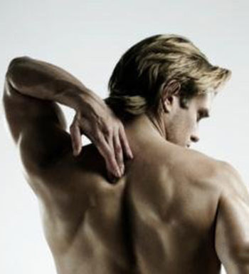 男人单有腹肌还不够 有背肌才更性感可靠