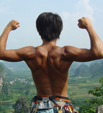 男人单有腹肌还不够 有背肌才更性感可靠
