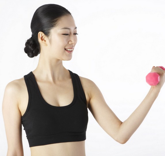 健身养生 夏季练哑铃健身操轻松甩掉脂肪