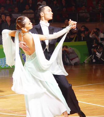 学拉丁舞 拉丁舞实用化妆技巧