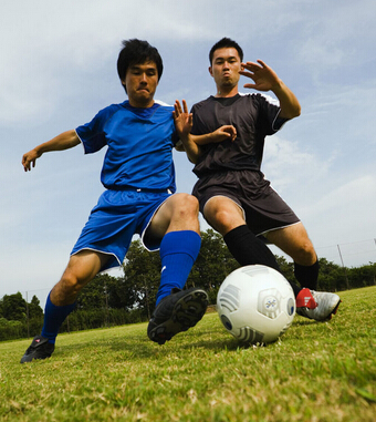 踢足球的好处 足球健身的价值与好处