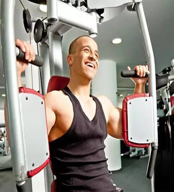 男性如何练胸肌  教你练出性感胸肌的方法