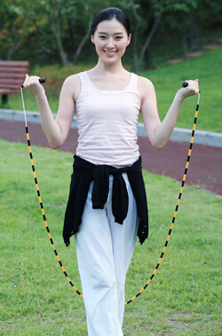 如何进行健身 跳绳放松情绪巧妙健身