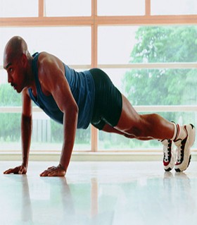 俯卧撑的好处 俯卧撑炼胸肌的方法