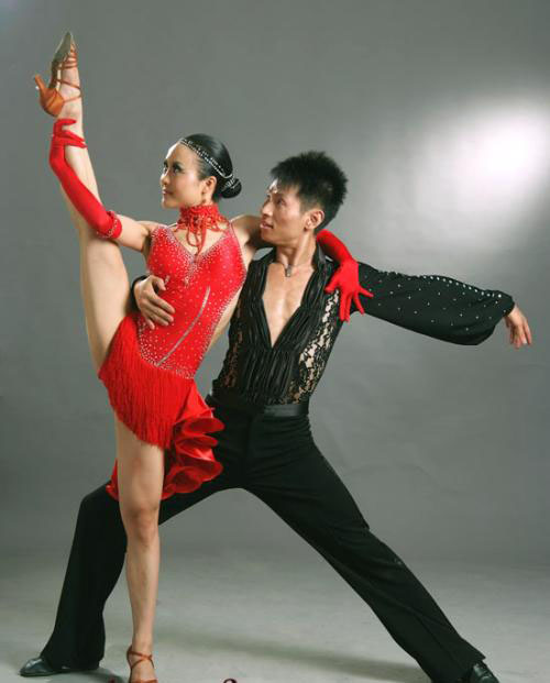 拉丁舞的基本学习技巧 塑造漂亮的腿形