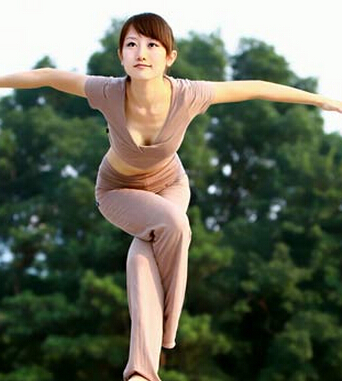 塑型瑜伽 矫正腿型塑造完美曲线