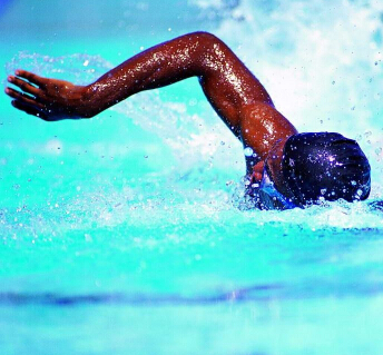 怎么学游泳 游泳初学者减肥方法