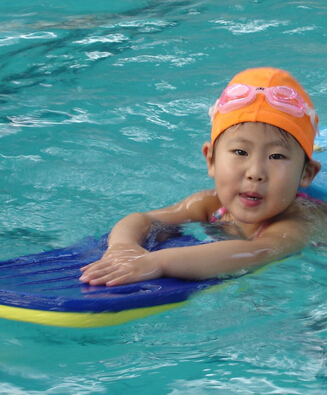 生活安全常识 游泳时间过长易引起肌肉痉挛