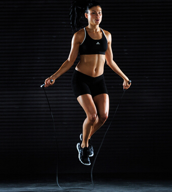 跳绳的好处 适合秋冬季的减肥方法