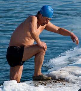 游泳的好处 冬季游泳的好处及注意事项