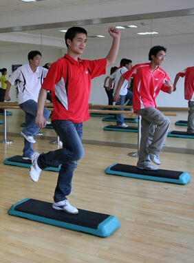 踏板操 有氧运动踏板操的介绍