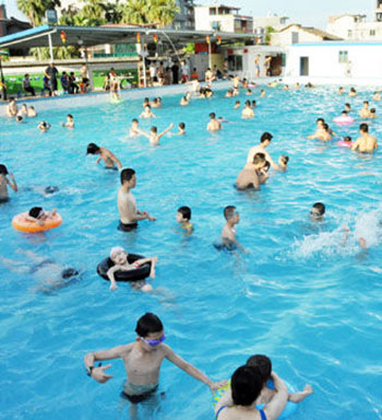 运动常识 夏季游泳后眼睛发红是怎么回事