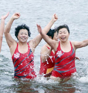 游泳的好处 冬季游泳的好处及注意事项