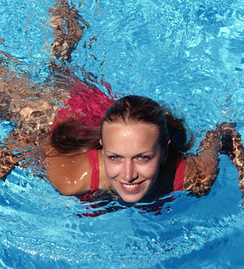 游泳后如何恢复体力 游泳后恢复体力的方法