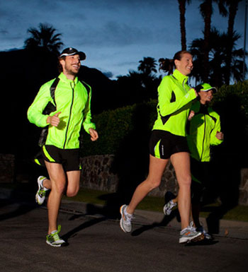 晚上跑步要穿得鲜艳些 晚上跑步的注意事项