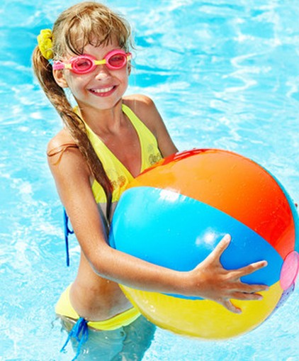 如何减肥 夏季游泳减肥最燃脂的泳姿4式