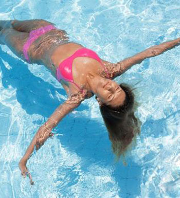 运动常识 夏季游泳后眼睛发红是怎么回事