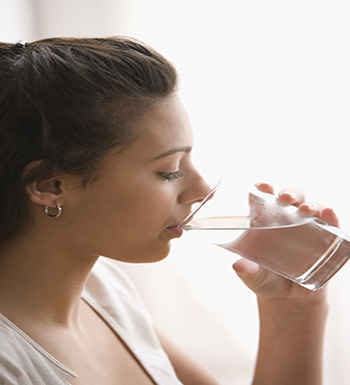 养生常识  喝水的正确方法