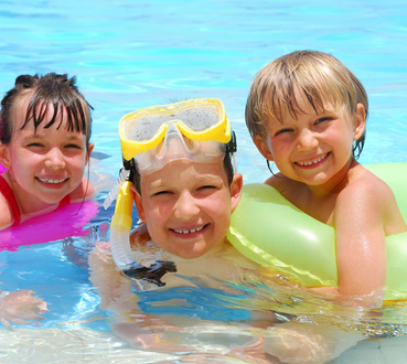 夏季游泳要注意保护眼睛