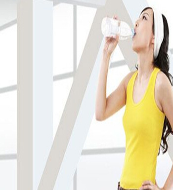 长跑的注意事项  不宜马上喝水降温