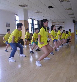 蹲马步 既锻炼肌肉又治遗精