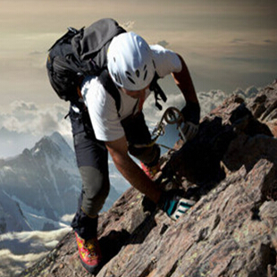 爬山遇险如何自救 爬山遇险的自救方法