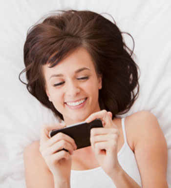 手机控注意 经常玩手机容易换上这些疾病