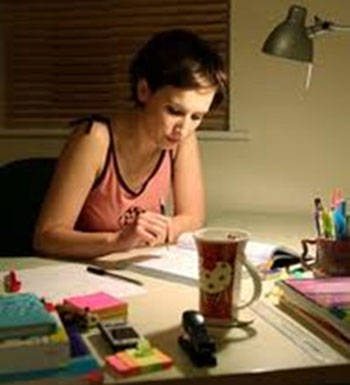 女性熬夜代价大危害多 容易引发多种疾病