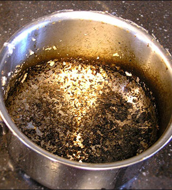 做饭烧焦锅怎么办 教你轻松洗去锅焦的办法