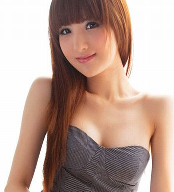 你还拼命丰胸吗 胸太大容易患颈椎病