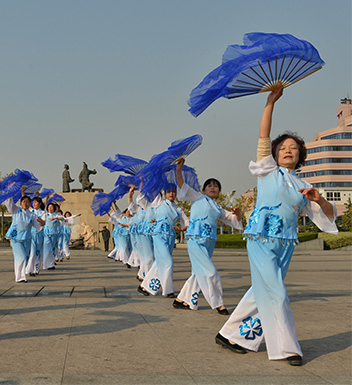 健身秧歌有氧运动 是强身健体陶冶性情的运动