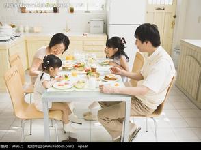 你还在这样吃晚饭 小心你的身体了