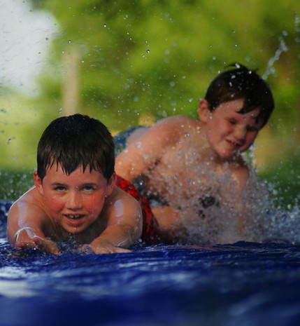 游泳注意事项 夏季游泳应谨慎以防疾病缠身